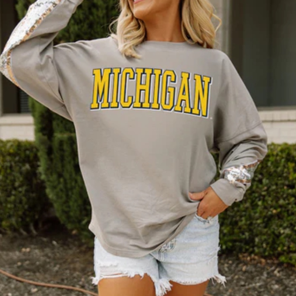 GAMEDAY COUTURE MICHIGAN WOLVERINES GUESS WHO'S BACK SEQUIN YOKE PULLOVER M/GREY